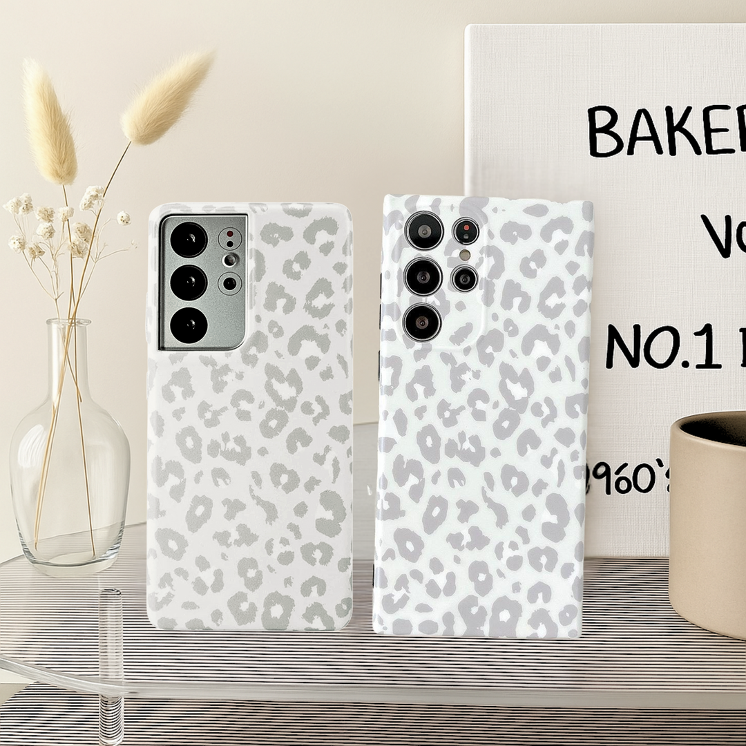 Gray leopard print iPhone and Samsung case – trendy animal print phone cover with soft neutral tones. Stylish protective phone case for women, perfect for minimalist and modern aesthetics. Ideal for gifting or everyday fashion accessories.