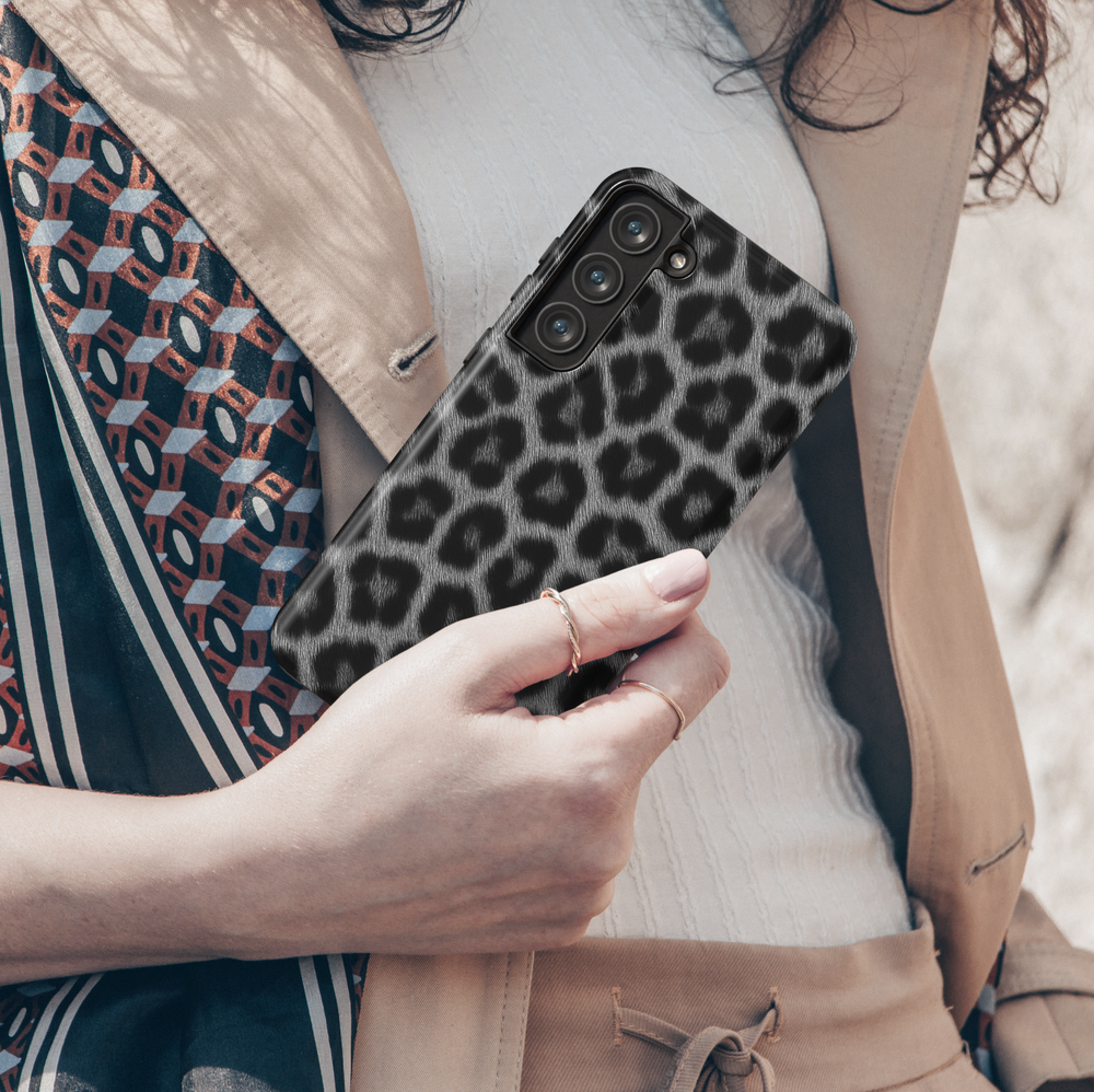 Black and gray leopard print Galaxy case with fur texture effect – edgy and fashionable animal print phone cover