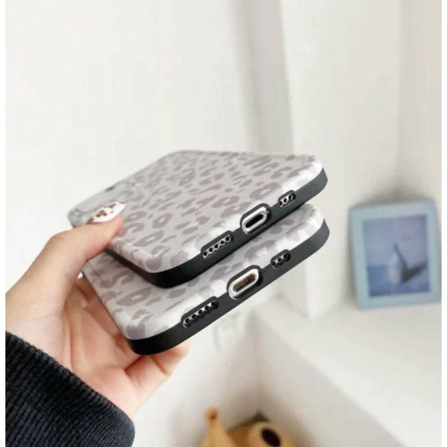 Gray leopard print iPhone and Samsung case – trendy animal print phone cover with soft neutral tones. Stylish protective phone case for women, perfect for minimalist and modern aesthetics. Ideal for gifting or everyday fashion accessories.