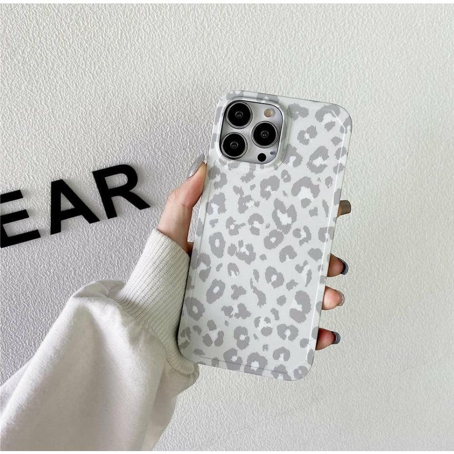 Gray leopard print iPhone and Samsung case – trendy animal print phone cover with soft neutral tones. Stylish protective phone case for women, perfect for minimalist and modern aesthetics. Ideal for gifting or everyday fashion accessories.