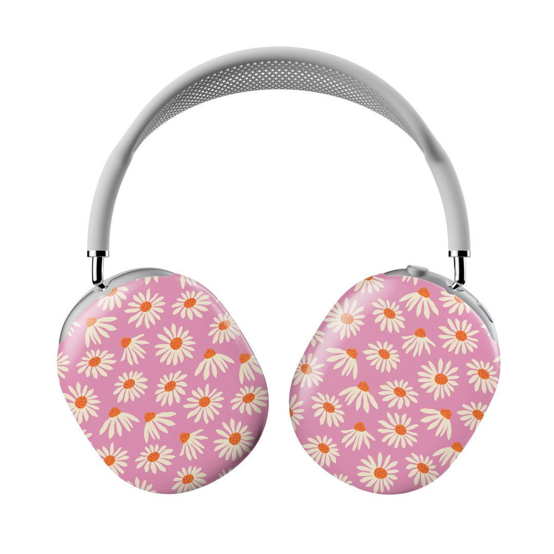 AirPods Max cover with white daisy floral pattern on pink background – cute and girly headphone design.
