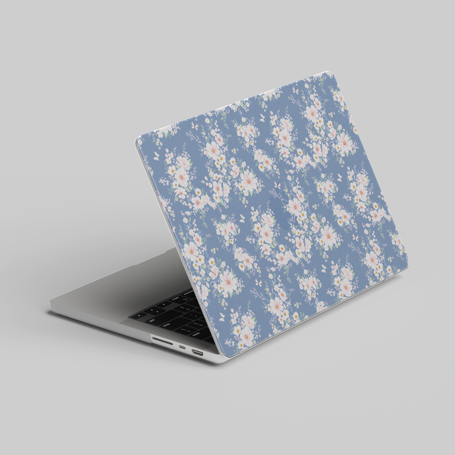 Elegant MacBook case with vintage daisy floral print on dusty blue background – fits MacBook Pro 13 14 16, Air 13 15, 2020–2024