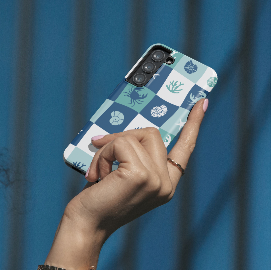 Samsung Galaxy S25 Ultra & S24 FE Case with Blue and Green Sea Life Checkerboard Pattern – Crabs, Starfish, Coral & Shell Ocean Design