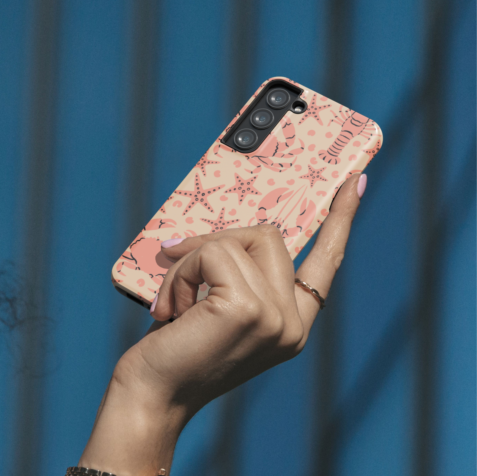 Samsung Galaxy case with coral lobster, crab, and starfish pattern on beige background – beach-themed design for Galaxy S24 Ultra, S25, and S24 FE.