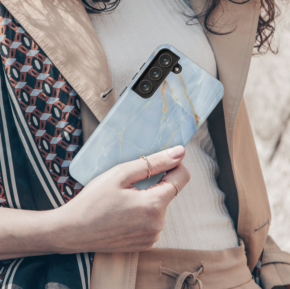 Minimal light blue marble Samsung Galaxy case with gold crack detail – elegant glossy protective phone cover for women