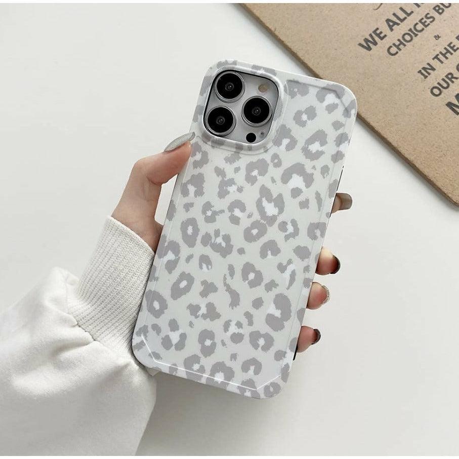 Gray leopard print iPhone and Samsung case – trendy animal print phone cover with soft neutral tones. Stylish protective phone case for women, perfect for minimalist and modern aesthetics. Ideal for gifting or everyday fashion accessories.