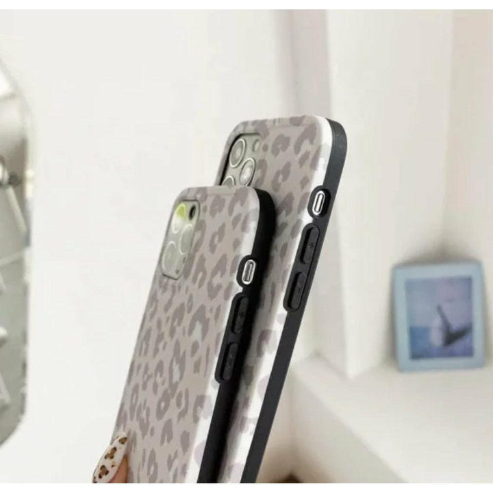 Gray leopard print iPhone and Samsung case – trendy animal print phone cover with soft neutral tones. Stylish protective phone case for women, perfect for minimalist and modern aesthetics. Ideal for gifting or everyday fashion accessories.